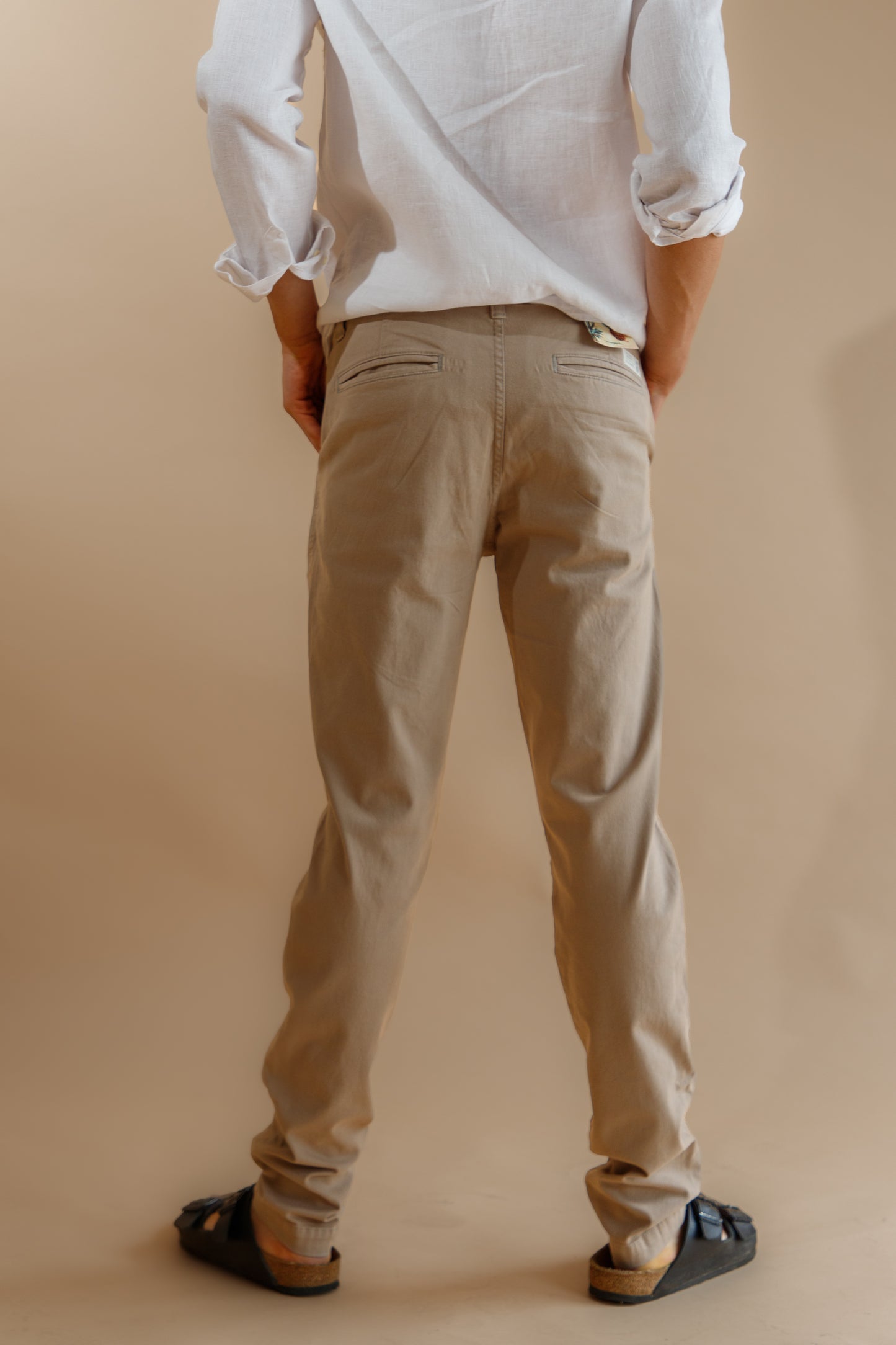 PANTALÓN KHAKI